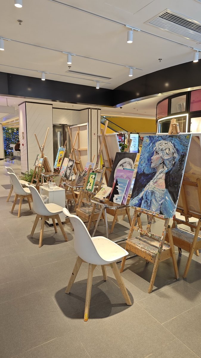 imseongm's tweet photo. Student Art Club's Spring Creation Fair is here! Come admire vibrant works from our members, join a mini sketching workshop, and grab exclusive art souvenirs this Saturday 2-5 PM at the Campus Quad. Free for all!  #CampusArtClub #SpringCreativity https://t.co/vQe9RSo0aH