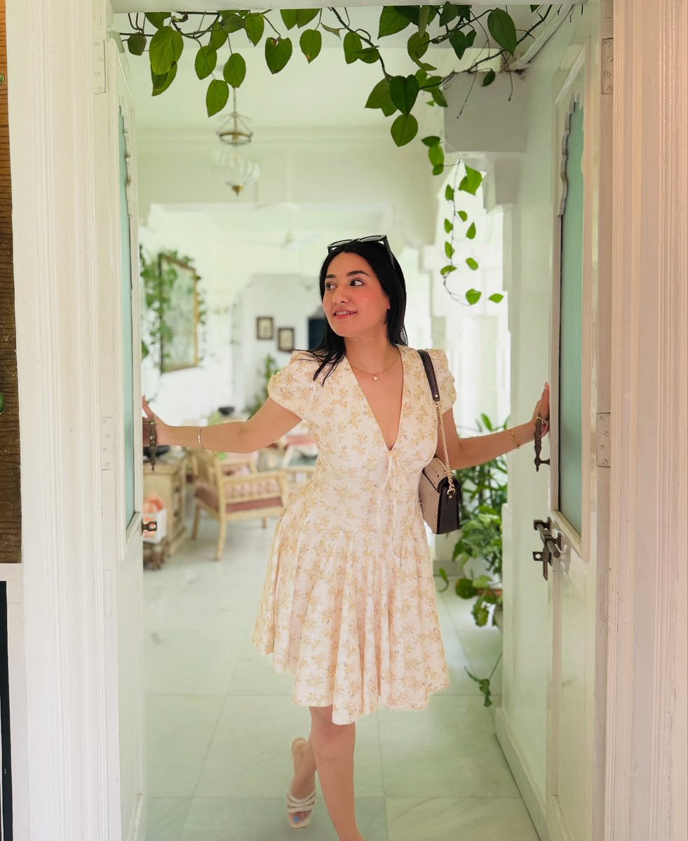 JNouvian's tweet photo. Lost in the beauty of simple moments and peaceful places. 🌿✨

#Aesthetic #SoftGirl #NatureLover #SunlitDays #DreamyVibes #PrettyMoments #PhotoDump #WeekendMood #GoodVibesOnly #OOTD #TravelStyle #MinimalBeauty #ExploreMore https://t.co/fg0fQIE95Q