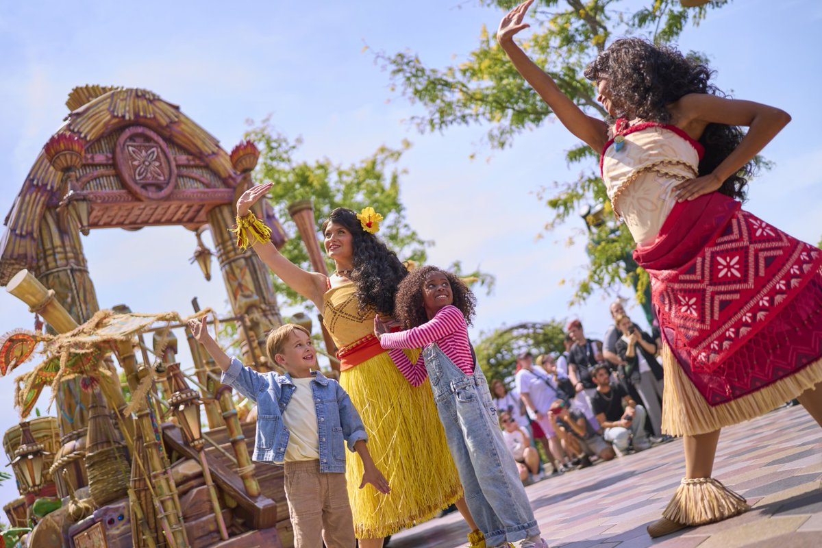 DisneyParks's tweet photo. The countdown is almost over 👑 Tomorrow, the Disney Princess Cavalcade makes its debut at Disney Adventure World in @DisneylandParis. Discover the new music, vibrant storytelling and dazzling details on the Disney Parks Blog ✨ https://t.co/XFdY6aX8Ig https://t.co/PgIDzWfrOw