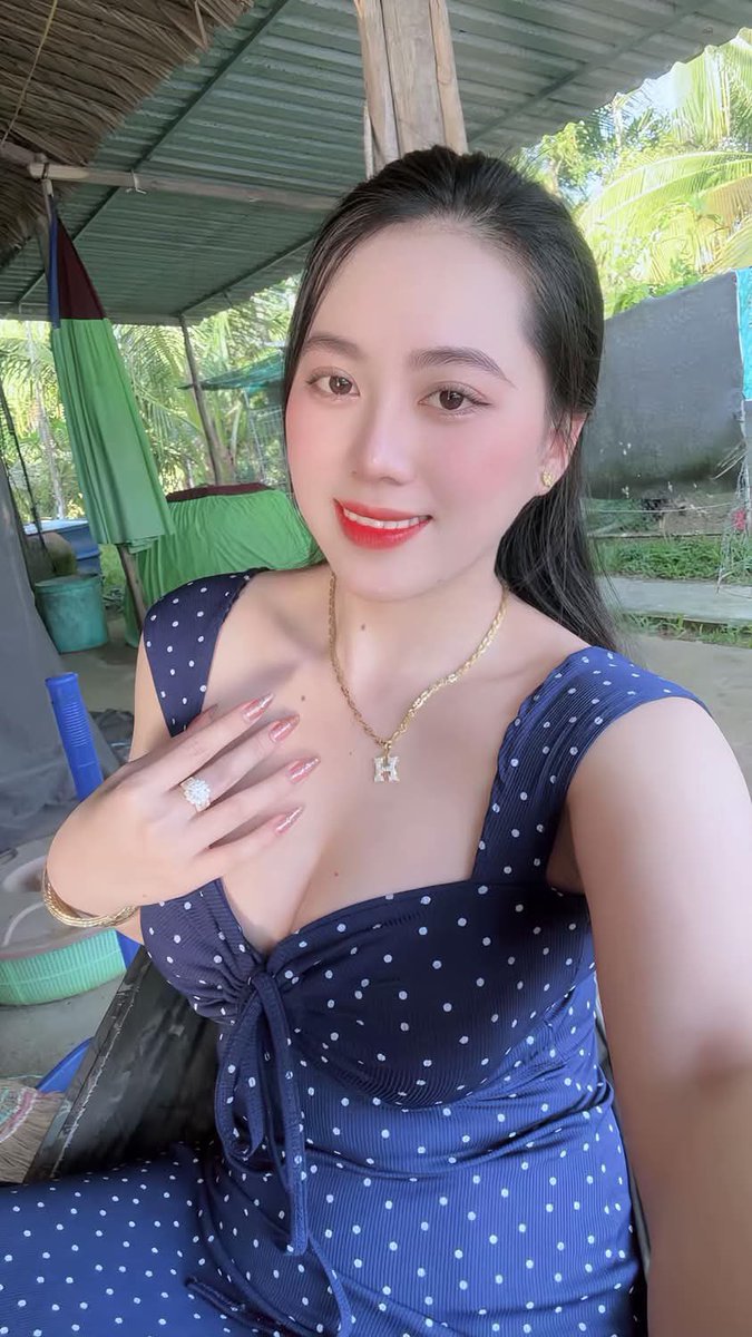 menuoip's tweet photo. Tuyển dụng phi công trẻ https://t.co/Mm61Q6mIs6