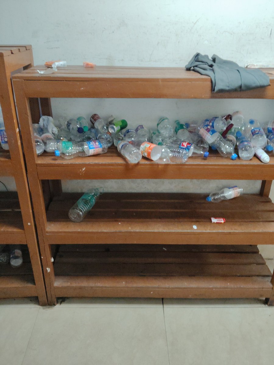 ankit20109's tweet photo. @drmhowrah shame full situation of howrah station VIP launge' toilets and room, no AC  are working  passengers have to suffer https://t.co/blvRn5vfc5