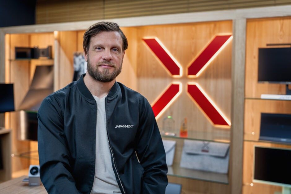 phototrend's tweet photo. Rencontre avec Samuel Becker, le Français derrière JapanNext, l’une des marques d’écrans les plus populaires du Japon https://t.co/8lgOiiSjy5 https://t.co/eQQL9Sp3qq