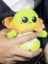 matchaperaya's tweet photo. “bibii kingman mau dipangku bibii 🥺”

the result: https://t.co/2q5YWDr8TK