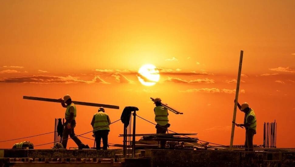 seninhaklarin's tweet photo. 22 Temmuz ile 1 Ağustos arasında 12.00-16.00 saatlerinde güneş altında çalışma yasaklandı. https://t.co/uBgpBwEA4j