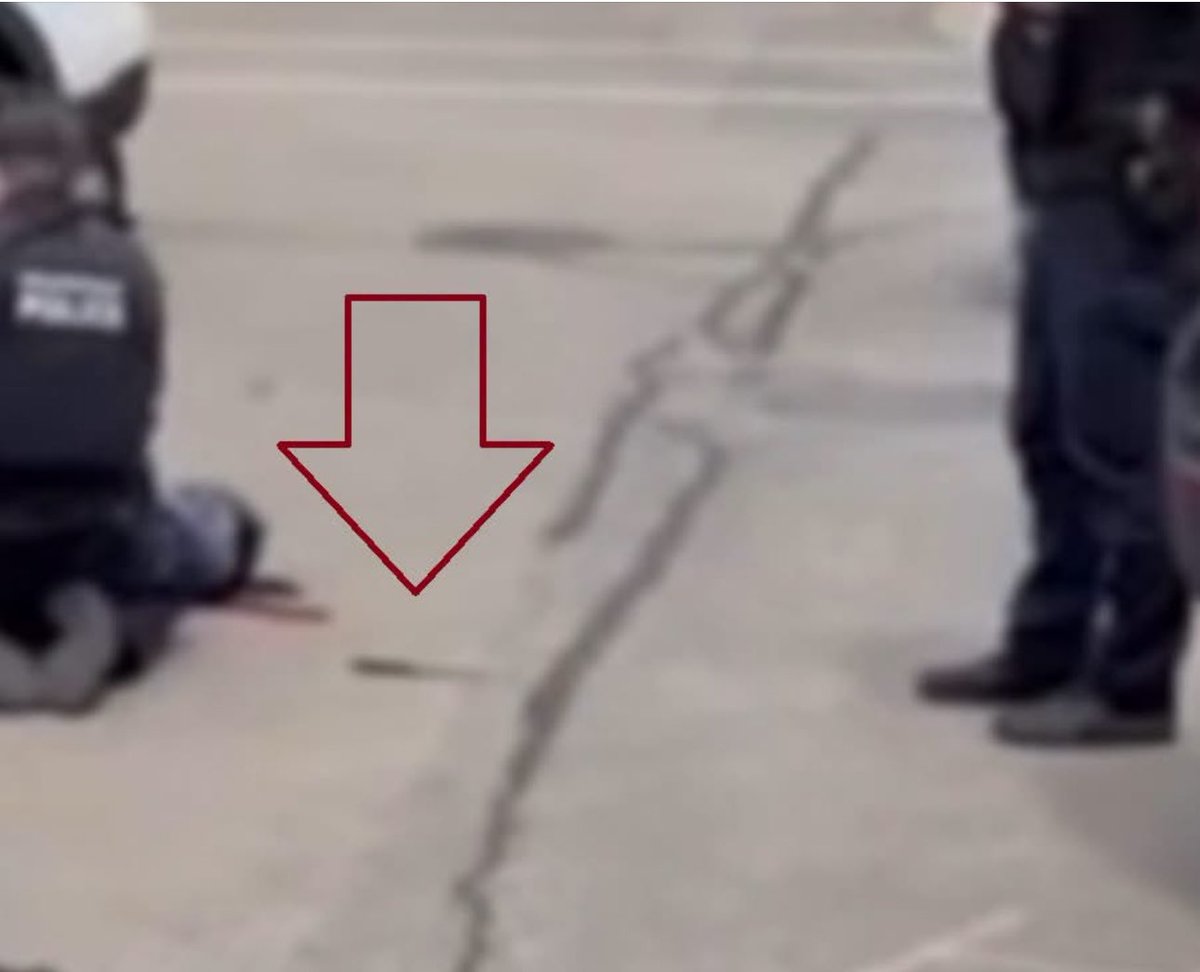 FreihageR's tweet photo. @FilmThePoliceLA He allegedly stabbed the officer that shot him. https://t.co/Zhj0xyRuRa