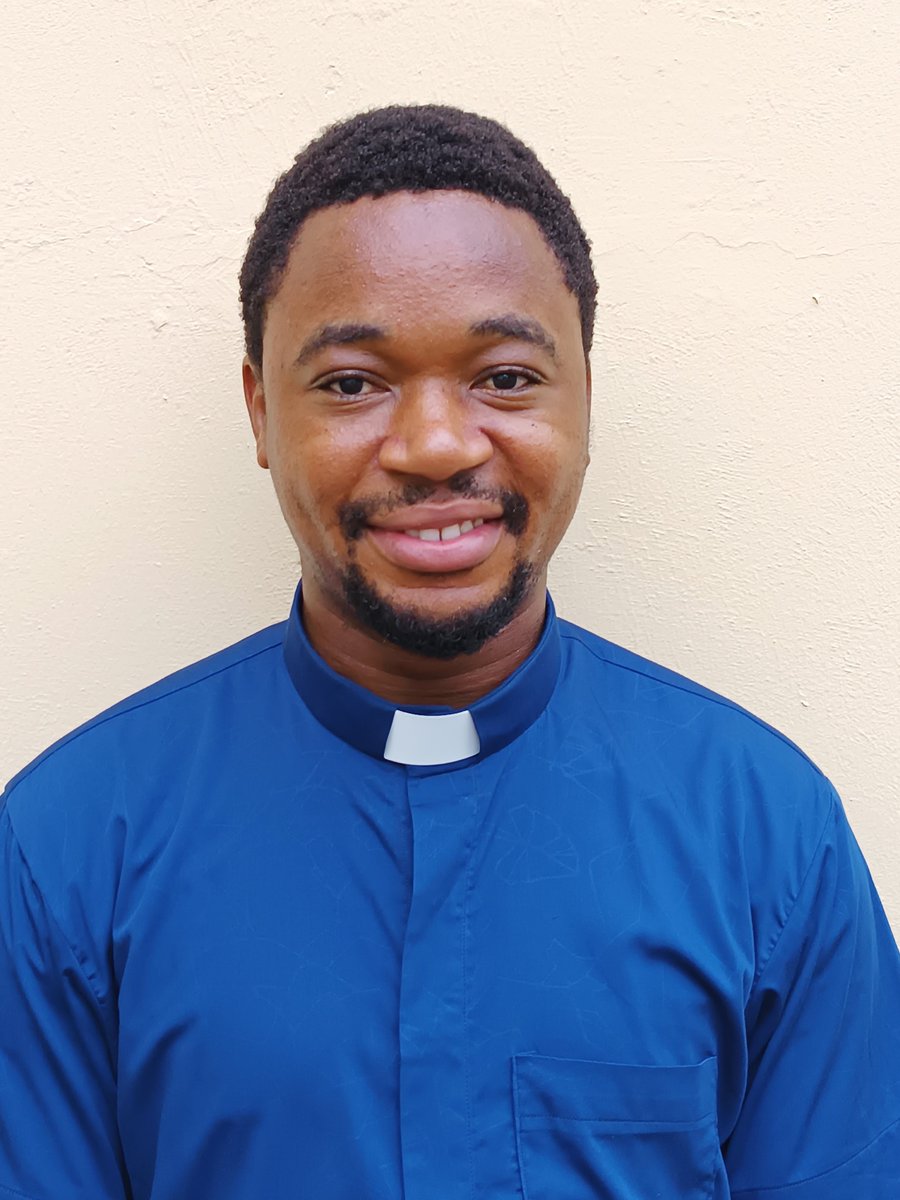 frmarcellinus's tweet photo. Why do Catholic priests wear a small white collar around their neck?

It isn't just a uniform. It is an ancient symbol of spiritual freedom disguised as a sign of slavery.

The fascinating history of the Roman collar: 🧵👇 https://t.co/H8MEg0MHxu