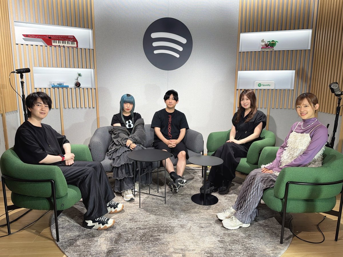 ANIZONE_Spotify's tweet photo. ◤7️⃣月特集作品◢||
TVアニメ『Re:ゼロから始める異世界生活』
今夜9時頃🕘第4️⃣回配信
🎧https://t.co/6Xyjp8OKHR

リゼロ「4th season」の音楽を彩る重要アーティストたちを迎えた特別音楽鼎談🎵

▮出演▮
#小林裕介 さん
#高橋李依 さん
#鈴木このみ さん
#MYTHandROID

#リゼロ #rezero https://t.co/Slxbi3gRJv