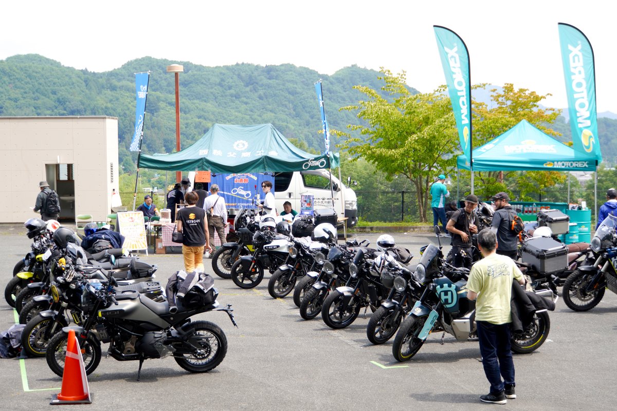 HusqvarnaMCJP's tweet photo. 【Husqvarna Fika Meet in 一関】
2026年9月13日(日)、東北の開催場所を発表！
今年の東北のHusqvarna Fika Meetは、岩手県・一関市に位置する「一関ヒロセユードーム(公園駐車場)」で開催します☕

Husqvarnaを愛する皆様同士が、コーヒーを片手にゆったりとコミュニケーションを楽しめる場です。
事前申込は不要、ツーリング途中の立ち寄りも大歓迎です！

猛暑が予測されますので、ご参加する皆様のために、冷たい飲み物や軽食の出店などを用意する予定です。

ぜひ、Husqvarnaならではの穏やかな時間を一緒に楽しみましょう。

▼開催日時
2026年9月13日(日)
※開催時間に関しては別途ご案内いたします。
▼会場
一関ヒロセユードーム(公園駐車場)
（岩手県一関市狐禅寺石ノ瀬２５−３）
▼コンテンツ
「Husqvarnaブランドを愛するライダー同士でゆるく語り合う」というのがこのミーティングの主旨のため、手の込んだコンテンツはありませんが、下記内容を実施予定です。
① コーヒー & ビスケットプレゼント
② “Husqvarna Fika Meet in 一関”限定ステッカープレゼント
※ Husqvarnaでお越しいただいた方にプレゼントしますので、愛車のキーをお見せください
※ 数量限定のため、先着順となります。なくなり次第終了となりますので予めご了承ください
③ 集合写真撮影
※ 皆さんで集合写真を撮影する予定です
④ SNS投稿キャンペーン（抽選プレゼント）
※ ご自身で撮影した当日の様子をX、Facebook、Instagramにハッシュタグ『 #FikaMeet 』をつけて投稿してください。後日スタッフが投稿を選定し、抽選で1名様にHusqvarnaグッズをプレゼントします！

▼イベント詳細はこちら
https://t.co/3PhKGRXyt7