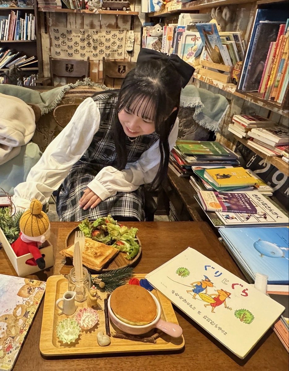 tanoshimasu's tweet photo. 🌟メンバー紹介🌟
いよちゃん（spi2）
愛媛出身のみんなの妹💖
何においても全力で取り組んでいるため常に忙しい。予定がないと不安になるらしい。マグロみたい🐟️
確かな自分の軸を持っているところが素敵だと思う。スーパーポジティブなのでいよちゃんの周りは笑顔が絶えない。
（文責:マドレーヌ） https://t.co/ZZVoI9qaxk