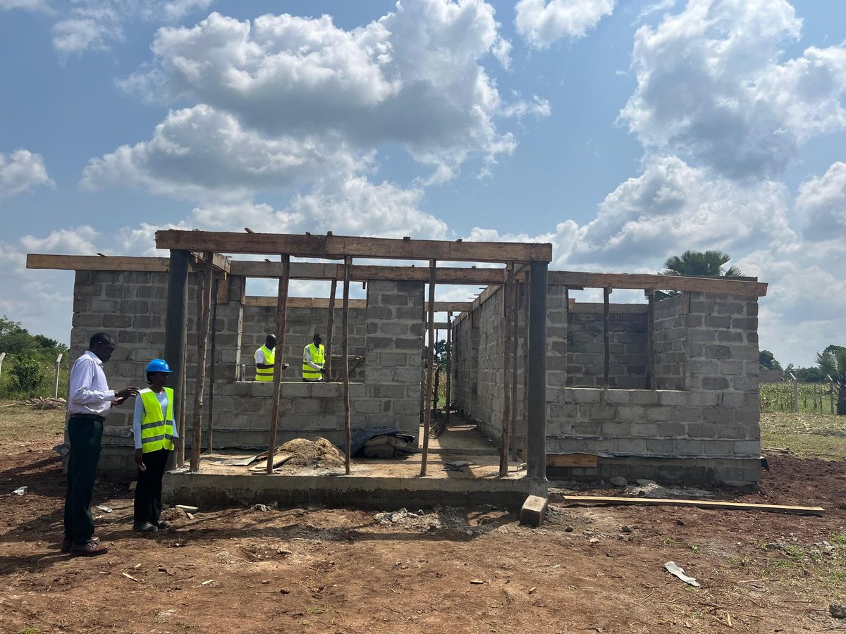 min_waterUg's tweet photo. #MWEworks: @min_waterUg through the Water and Sanitation Development Facility-North together with Stakeholders held the 1st site inspection for the construction of Kole Town Council Piped Water Supply System and Sanitation Facilities in Kole District.

@UgandaMediaCent https://t.co/MwVKY8fy8p