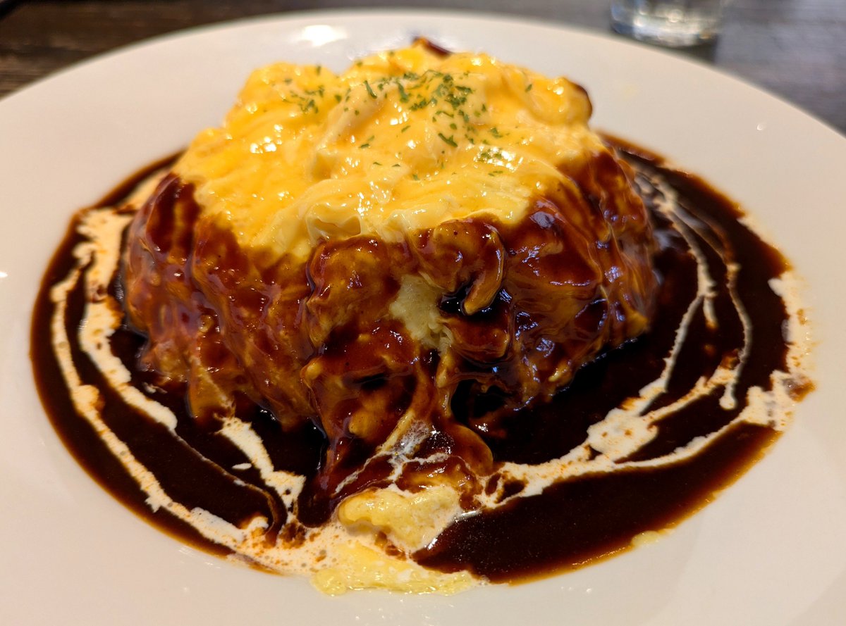 ramumen2's tweet photo. メイドが淹れてくれるカフェ https://t.co/MrZrPBz6wu