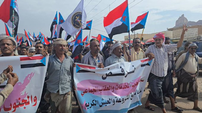 South24E's tweet photo. #SHABWA
A mass rally in Al-Aram, Habban district, in rejection of "tutelage, service warfare, and collective punishment"
#south24 https://t.co/p21osyfrXq