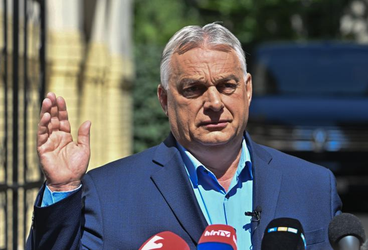 ChLECHEVALIER's tweet photo. HONGRIE : DICTATURE
        ADORÉE PAR VON_DER_LEYEN ET MACRON

Viktor_ORBAN, usé par un long pouvoir et par les attaques incessantes de l'UE, a perdu les récentes élections, sous les applaudissements frénétiques de @vonderleyen et de #MACRON.

Voici un échantillonnage de ce que fait son remplaçant, Peter Magyar, et son parti, le Tisza :

        * Virer le Président de la Cour
           Constitutionnelle ;
        * Saisir les serveurs et toutes les données
           du #Fidesz, parti de Viktor_ORBAN, pour
           l'empêcher de fonctionner
        * DESTITUER le Président de la République, 
           Tamás_SULYOK, sans le laisser se 
           défendre
        
Peter_MAGYAR a même voulu "NOMMER" Présidente de la République une grande joueuse d'échecs, Judit_Polgár !
                                    Elle a refusé !!...

Enfin, en bon "démocrate" (sauce #URSULA), MAGYAR veut empêcher ORBAN de se représenter au poste de Premier Ministre !!...

Voilà la "BONNE" dictature hongroise ADORÉE par #URSULA et #MACRON !
              Une dictature lèche-Bruxelles
                     C'est l'essentiel...

NB : même #Amnesty_International (qui est loin de l'Estrèèèèème_Drouââââte) commence à s'inquiéter.
                        Pas la "Presse" française...