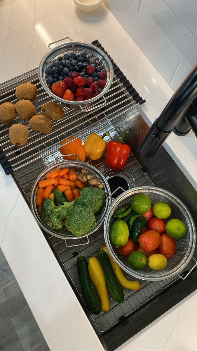 classyladylife's tweet photo. grocery refill. 🥬🥒🥕 https://t.co/CkkVvpXXgM