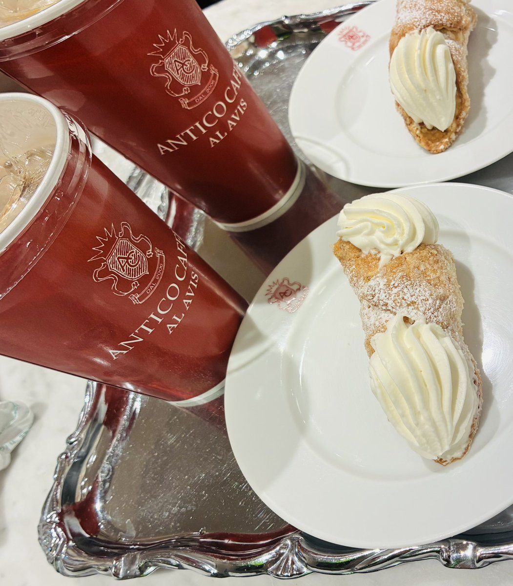 pf_tommy's tweet photo. 昨日の束の間カフェタイム☕️✨
カンノーリも美味しかった😍 https://t.co/ZYvah8eOFu