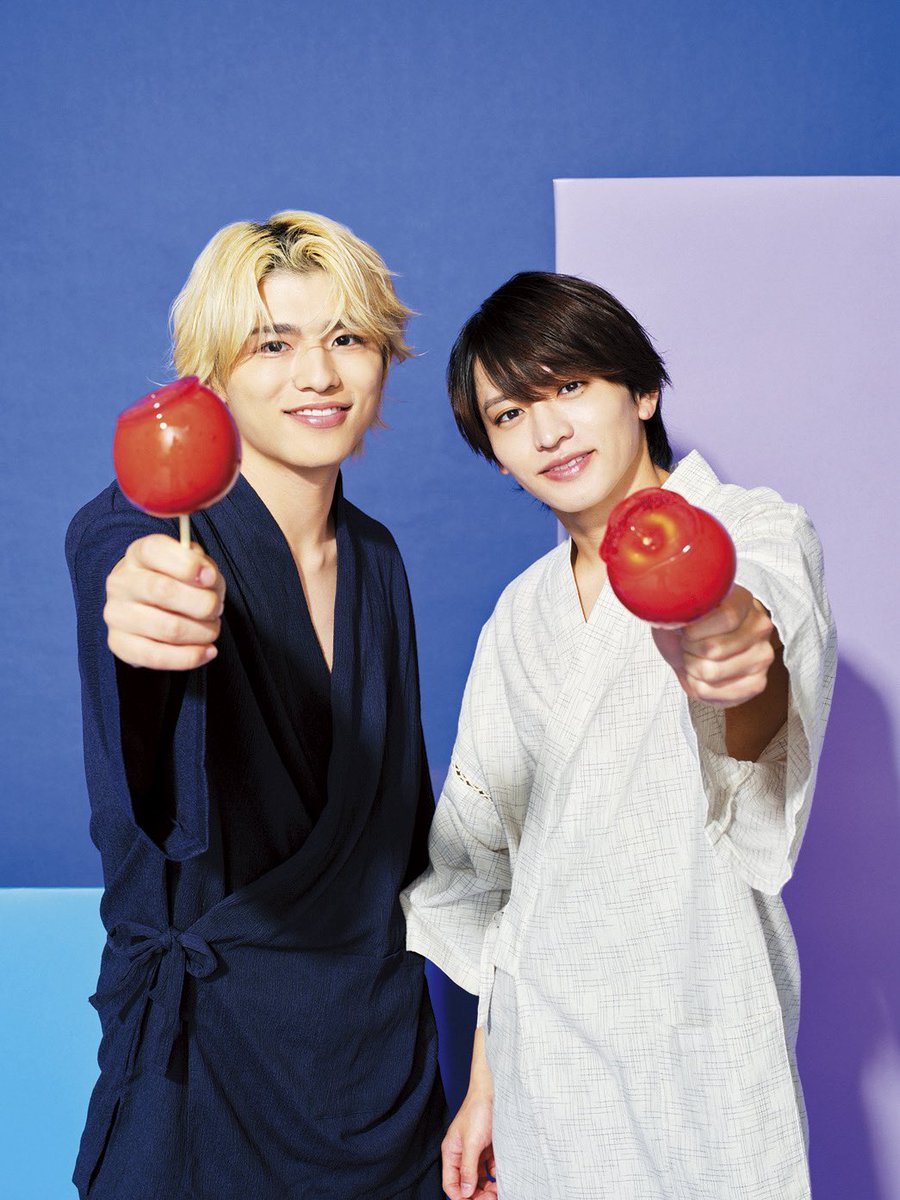 GEKKAN_TVGUIDE's tweet photo. ／
#月刊TVガイド 9月号
本日発売！
＼

7/29にニューシングル「消えない花火」を
リリースする #timelesz から、
#猪俣周杜 さん ＆ #篠塚大輝 さんが登場💛🤍

甚平衣装の2人が、夏デートプランや
お互いの好きなところを語り合います💌
ここではキュートなりんご飴ショットをお届け🍎🍭

本誌では、夏の #いのしの を存分にお楽しみください！🎆

#timelesz_消えない花火 

🛒ご購入はこちらから
https://t.co/N6aWocdzs4