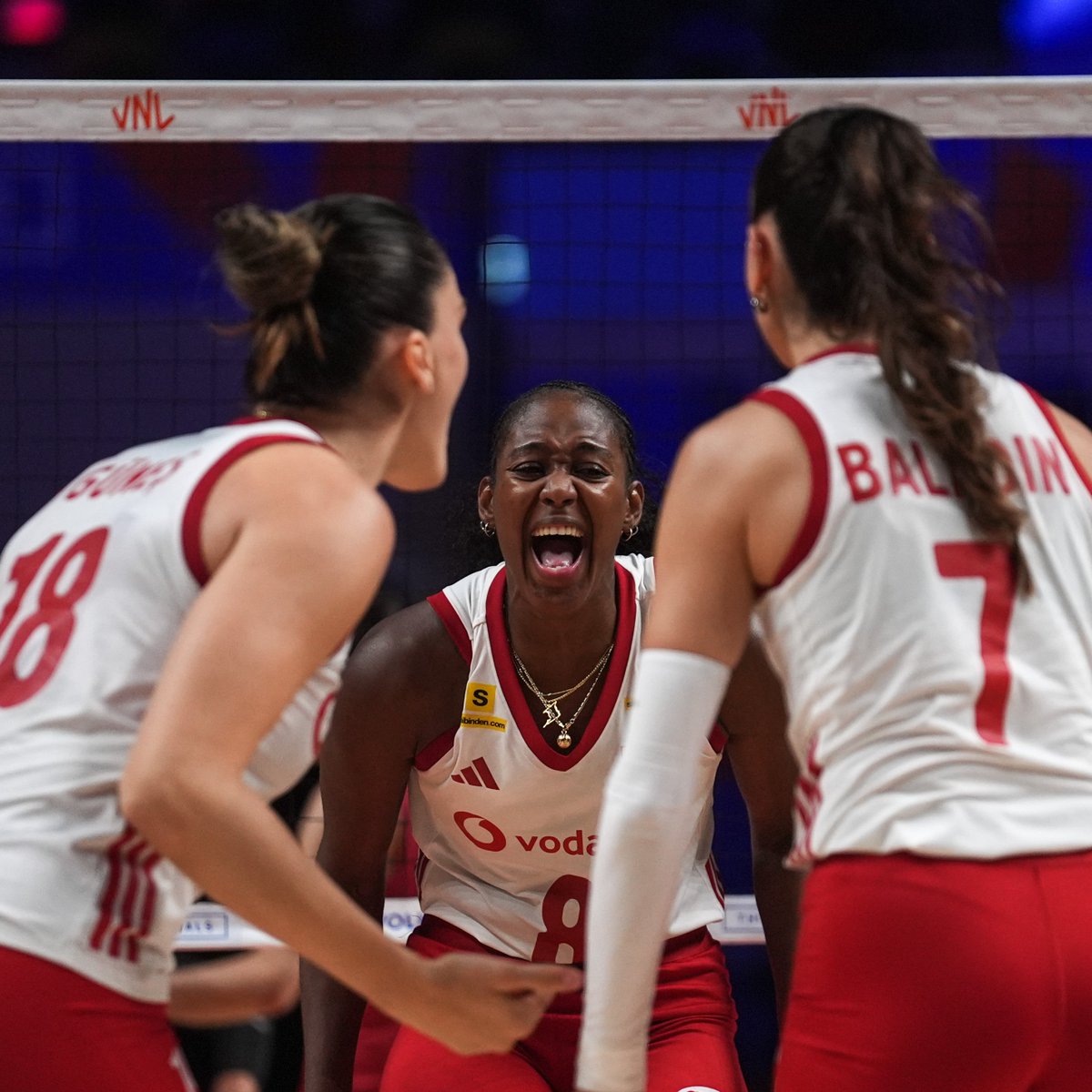 bosunatiklama's tweet photo. Filenin Sultanları, Kanada'yı 3-1 mağlup ederek Milletler Ligi'nde yarı finale yükseldi! 🇹🇷 https://t.co/IxX9Jf2EJQ