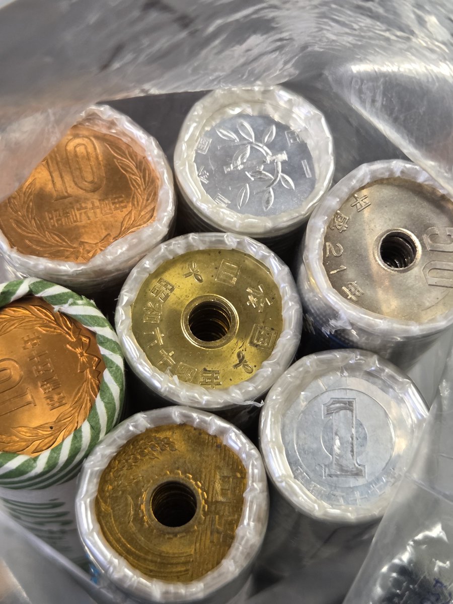 loach1128's tweet photo. レトロコイン　～CCF注目品紹介～

CCF限定超低額品スラブコーナー
全品3000円以下の最強価格で案内!

お得な新貨ロール
PLや最高鑑定品を狙おう!

便利な収集用品
天保通宝ケースやスラブ保護ケースなど、収集のお供に最高な品を用意!

番号で当てよう！CCFレトロコインくじ

などなど楽しい要素満載! https://t.co/tZMD1FAv9a