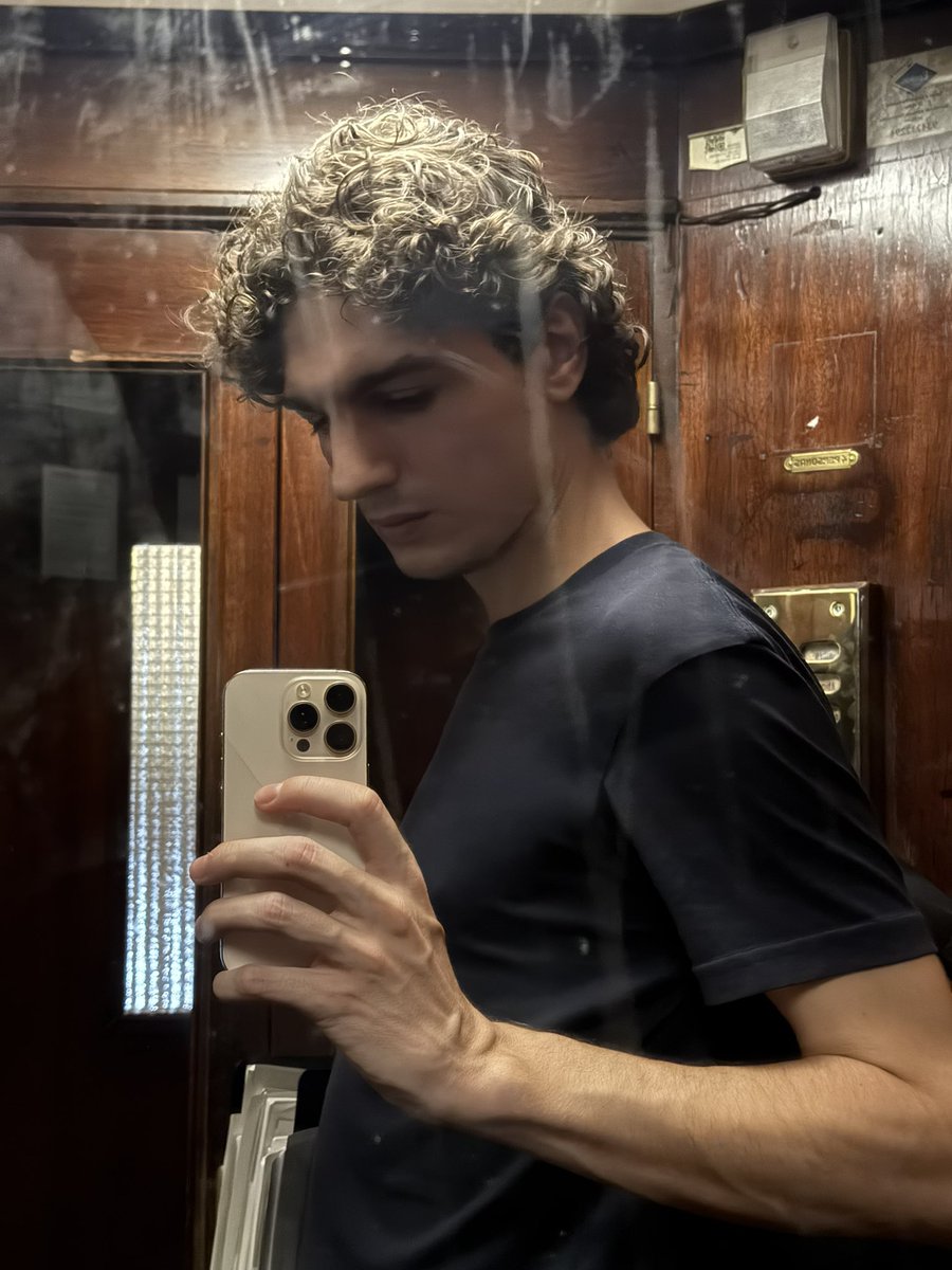 porrodedry's tweet photo. thinking if i go blonde we could get our old love back https://t.co/esiP4TFS6Y