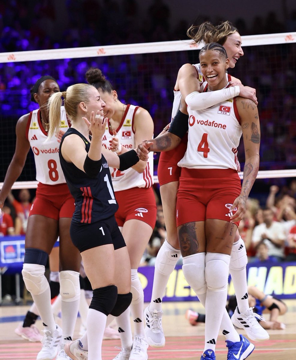 istbassavcisi's tweet photo. —,Filenin Sultanları, Kanada'yı 3-1 mağlup ederen Milletler Ligi'nde yarı finale yükseldi. 🇹🇷 https://t.co/XbVz2SCAIb