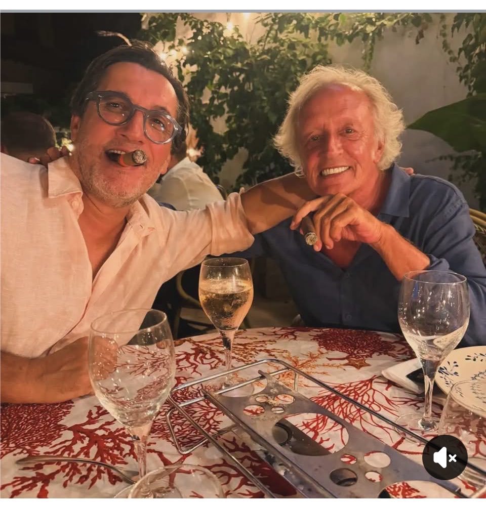 pouch92170's tweet photo. Oh Didier Barbelivien cool
Avec notre Cher Olivier 
@Cyrilhanouna 
@Dartigolles https://t.co/p6OxZPOUVS