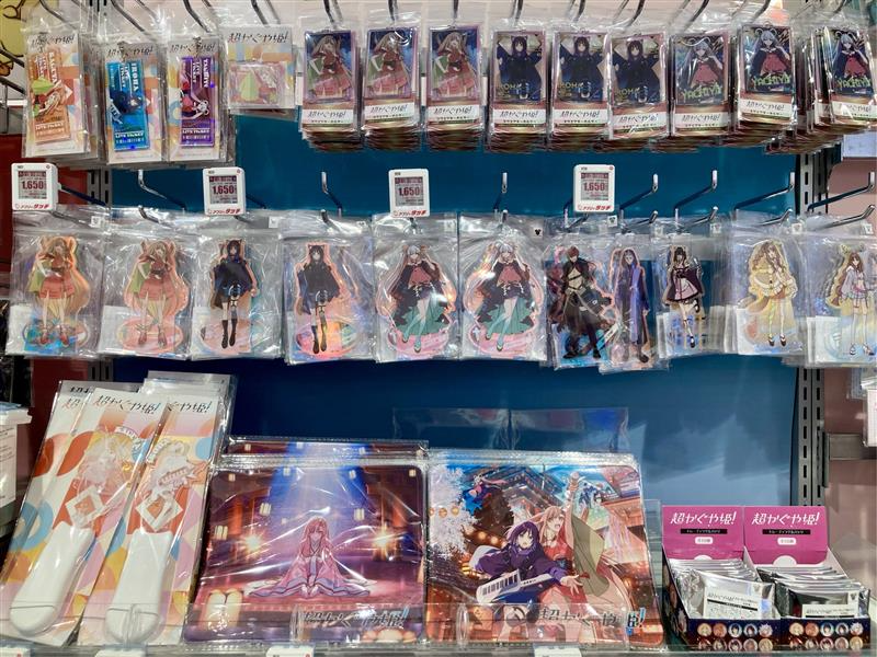 本日入荷📣 ＼ 🌟オーロラアクリルスタンド 🌟スクエアキーホルダー