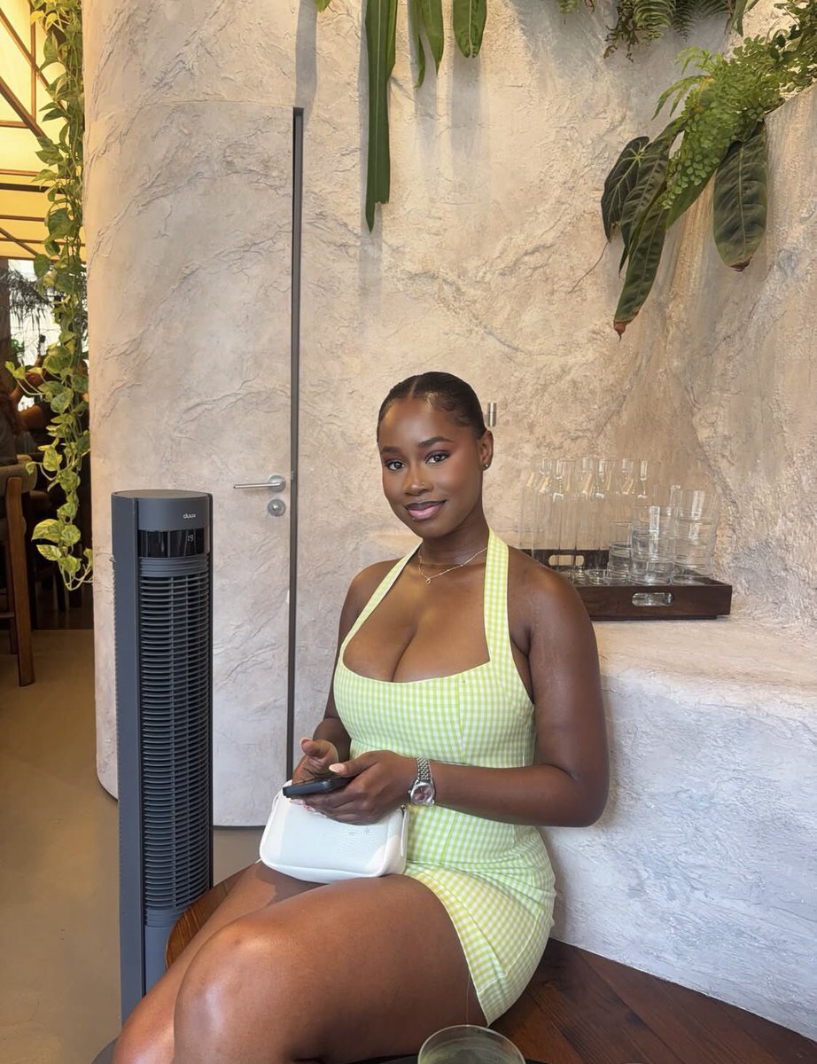 Oluwaseguneli48's tweet photo. The beauty of a woman💚🌚 https://t.co/0rpmLTPrKH
