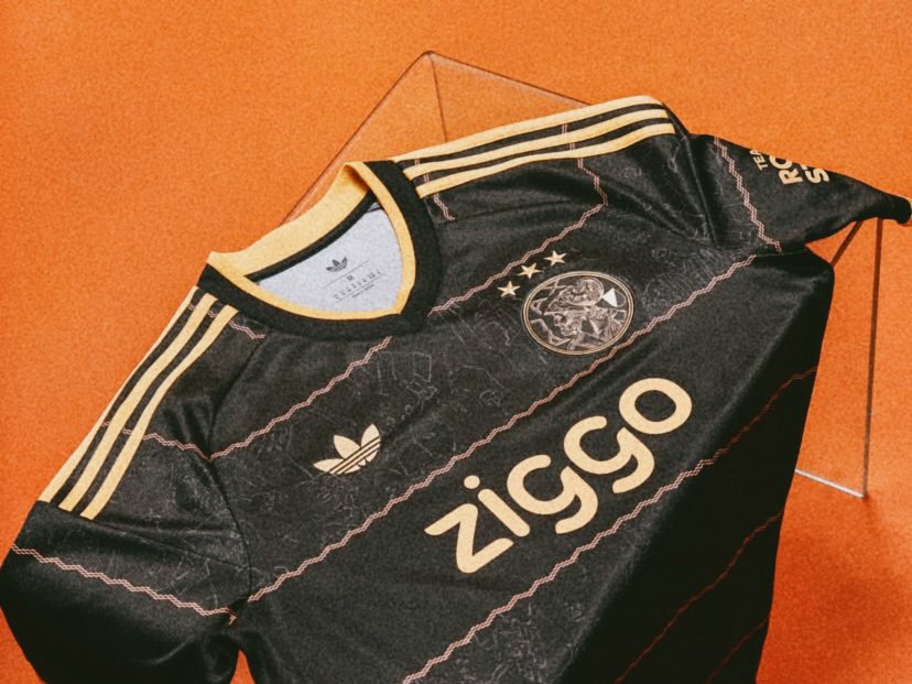 yanbyball's tweet photo. Jersey tandang Ajax yang baru cakep banget ya. https://t.co/uf7YcKV28M