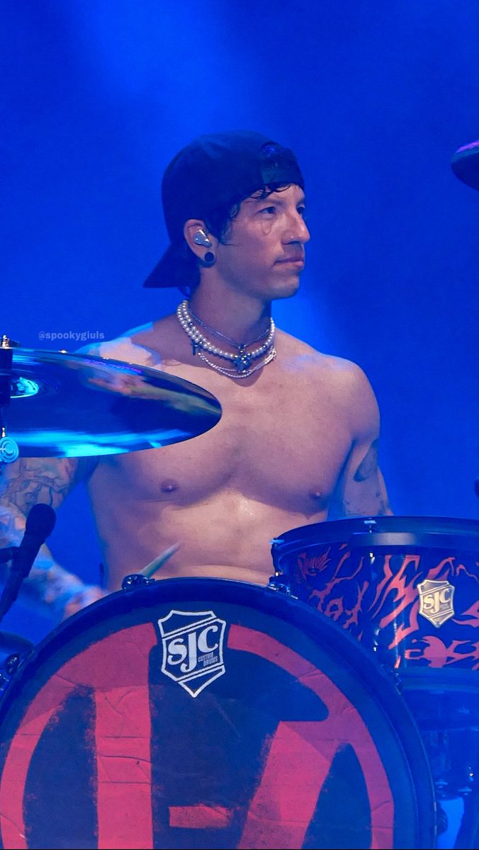 spookygiuls's tweet photo. JOSHDUNONTHEDRUMS pt2 (from paléo festival) https://t.co/q7V8IUgYfg