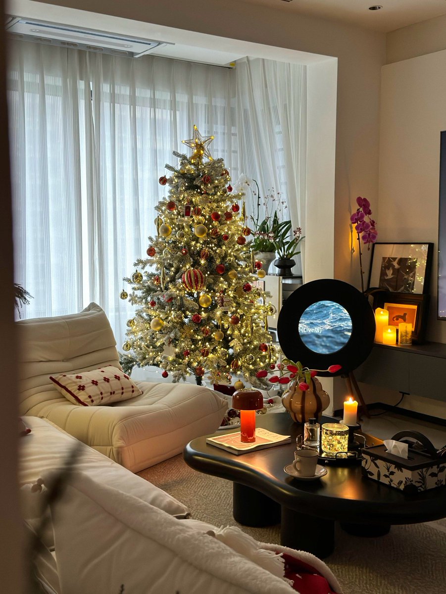 m2_priyesh's tweet photo. Christmas vibes  Cozy sweaters, hot cocoa u0026 twinkling lights – the best time of year to gather with loved ones and make sweet new memories!， https://t.co/OXgO4rUxrb