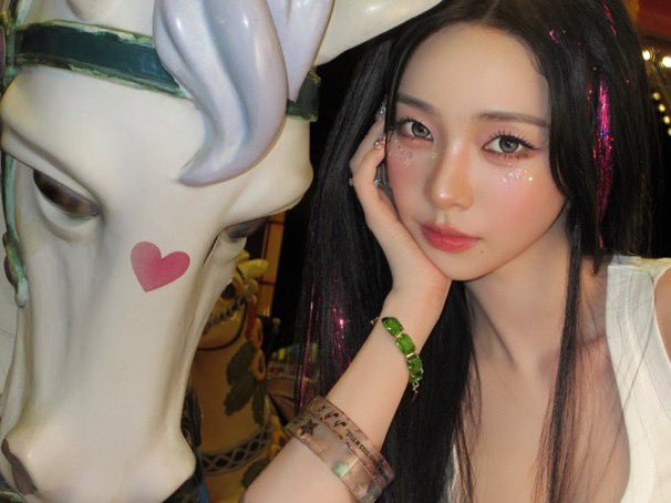 ji_xinn's tweet photo. 같은 노래,4개의 컨셉 https://t.co/sMkQT6bM0U