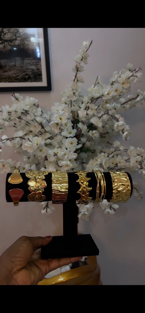 ms_dups's tweet photo. New in! Shop Cuff Bangle✨
🏷️6,500 each
Say no to boring wrist😍 https://t.co/B2LSHxEKv8