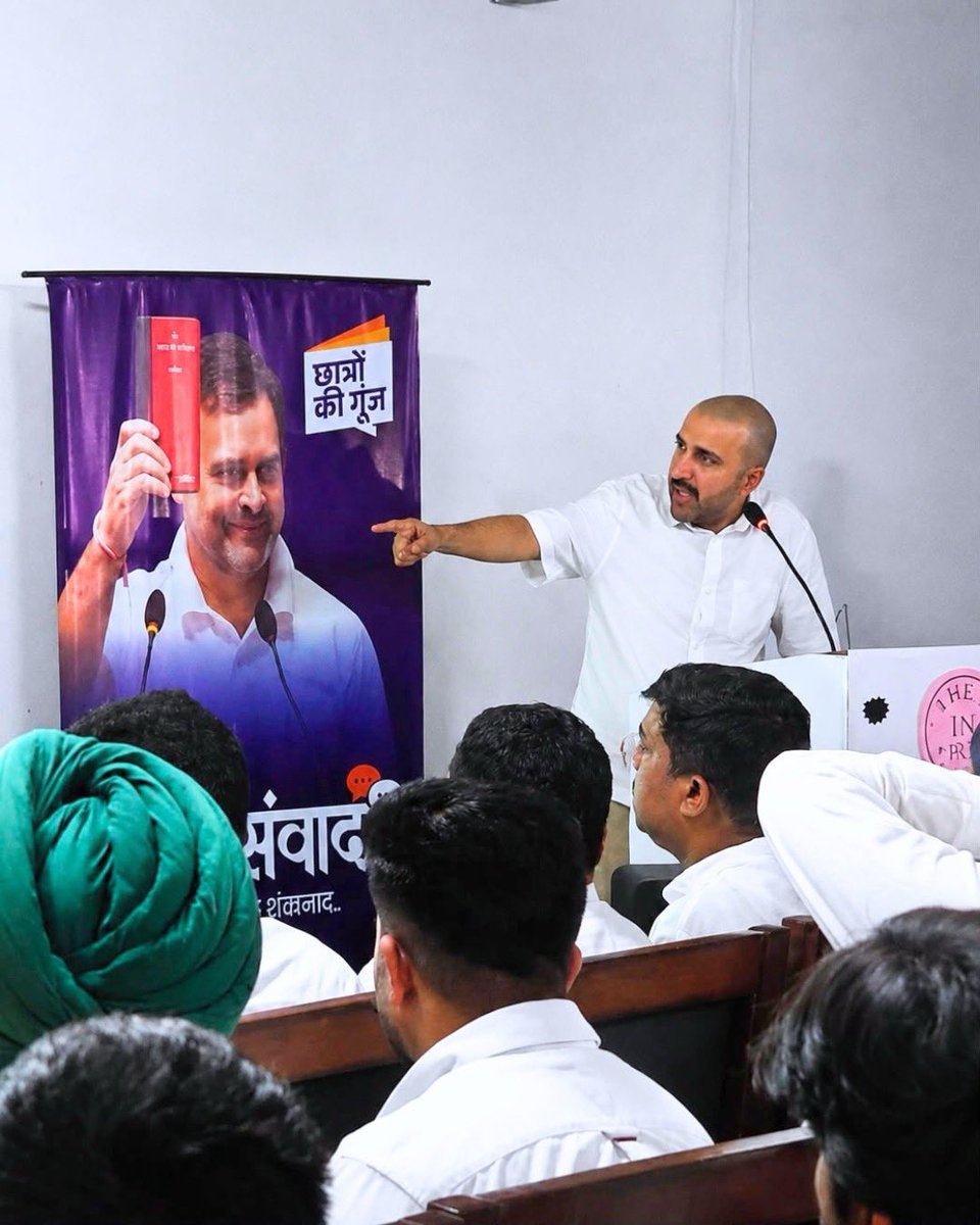 AmitSihag_INC's tweet photo. कोटा में आदरणीय श्री राहुल गांधी जी द्वारा शुरू किए गए "छात्रों की गूंज" अभियान को, देशभर के विद्यार्थीयों तक पहुंचाने के उद्देश्य से, विगत 22 जुलाई को @INCIndia ने देश के 28 शहरों में विद्यार्थी संवाद कार्यक्रम आयोजित किए। इसी श्रंखला में बतौर एआईसीसी संयोजक मैंने करनाल ज़िले के RPIIT कॉलेज में जाकर सैकड़ो छात्रों से खुला संवाद करते हुए राहुल गांधी जी का संदेश दिया।

इस कार्यक्रम में विशेष रूप से हरियाणा कांग्रेस के नवनियुक्त प्रभारी श्री @SanjaySDutt जी तथा @INCHaryana अध्यक्ष @raonarenderinc जी ने भी भाग लिया। इस संवाद के बाद प्रमुख मीडिया कर्मियों से इस अभियान को लेकर व्यापक चर्चा की।दिन के अंत में स्थानीय कांग्रेस कार्यकर्ताओं व नेताओं के साथ केंद्रीय शिक्षा मंत्री धर्मेंद्र प्रधान के अस्तीफे की मांग को लेकर मशाल यात्रा निकाली। 

कांग्रेस पार्टी का हर सिपाही आदरणीय @kharge जी तथा प्रेरणास्त्रोत श्री @RahulGandhi जी के नेतृत्व में देश के विद्यार्थियों तथा युवाओं का भविष्य सुरक्षित करने के लिए इसी प्रकार से अपना संघर्ष जारी रखेगा।

#ChattronKiGunj
#StudentDialogue 
#RahulGandhi