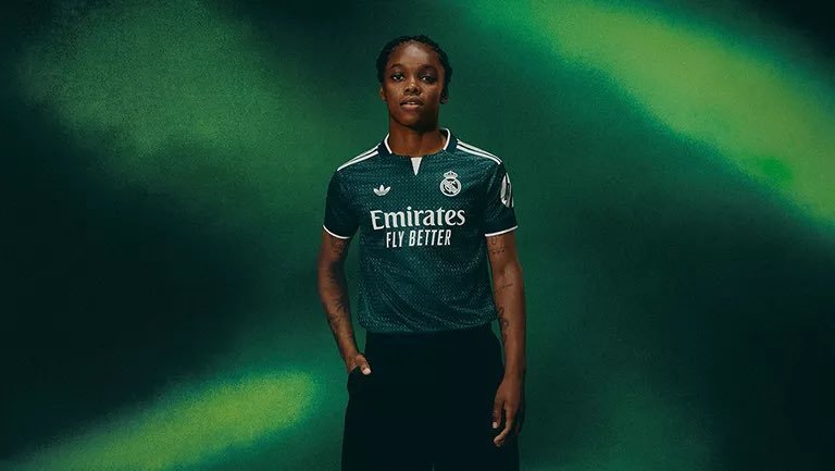 mundopelotanet's tweet photo. El Real Madrid Femenino reveló su nueva camiseta alternativa para la temporada 2026/2027, junto a @adidas.

Linda Caicedo fue protagonista de la presentación oficial de la equipación madridista. 🇨🇴👕🟢 https://t.co/f76Lw3nbso
