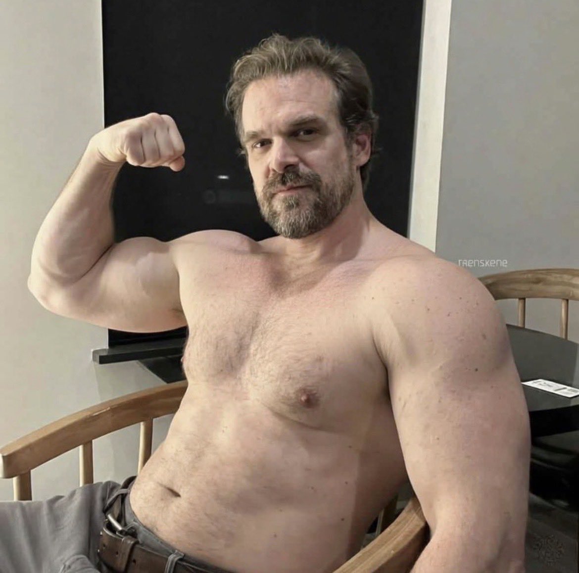 vozariis's tweet photo. If live action invincible ever takes place please cast this man as conquest https://t.co/zjxnNcR558