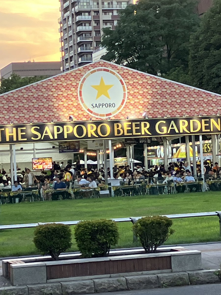 thomyorkelift's tweet photo. 今年も冷やかしてきた←こら。大通のビアガーデン。 https://t.co/qTZqWbvAdI