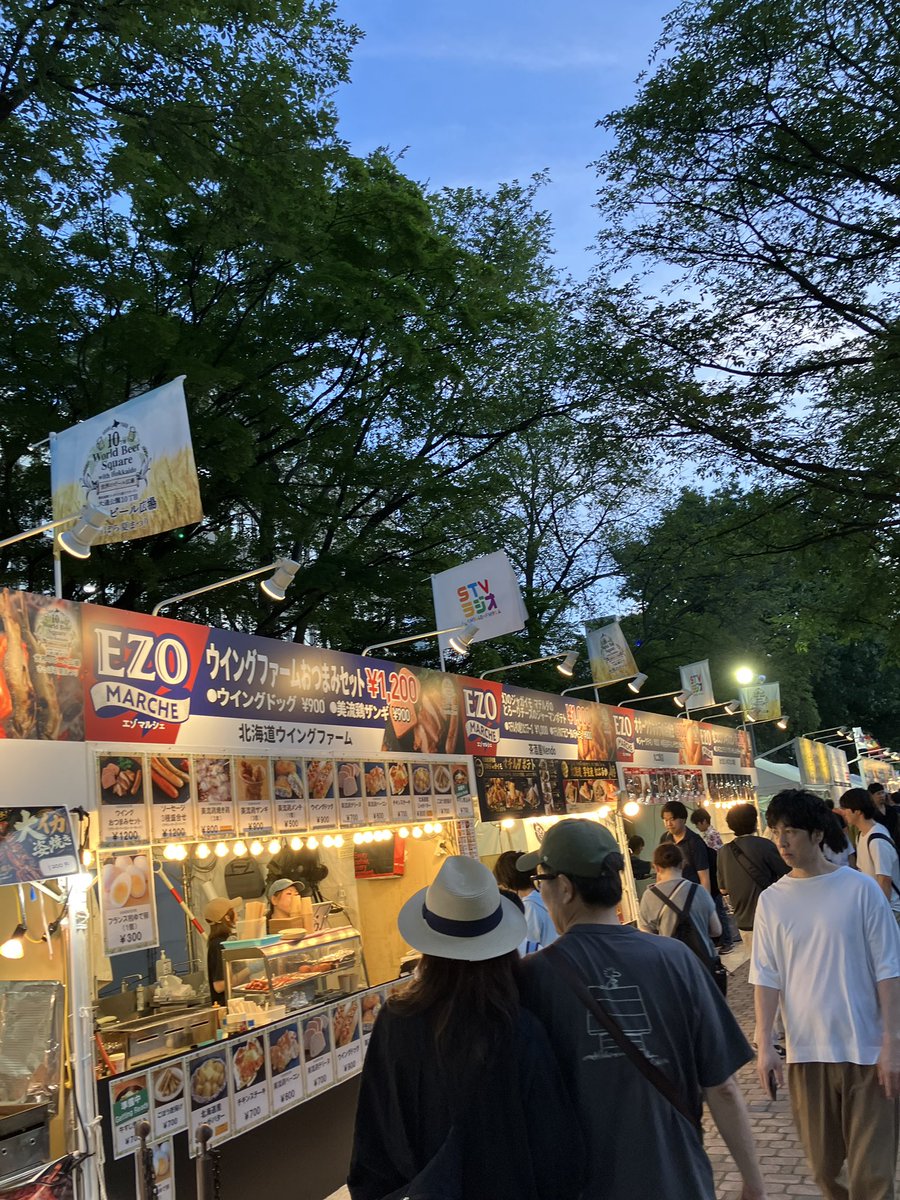 thomyorkelift's tweet photo. 今年も冷やかしてきた←こら。大通のビアガーデン。 https://t.co/qTZqWbvAdI