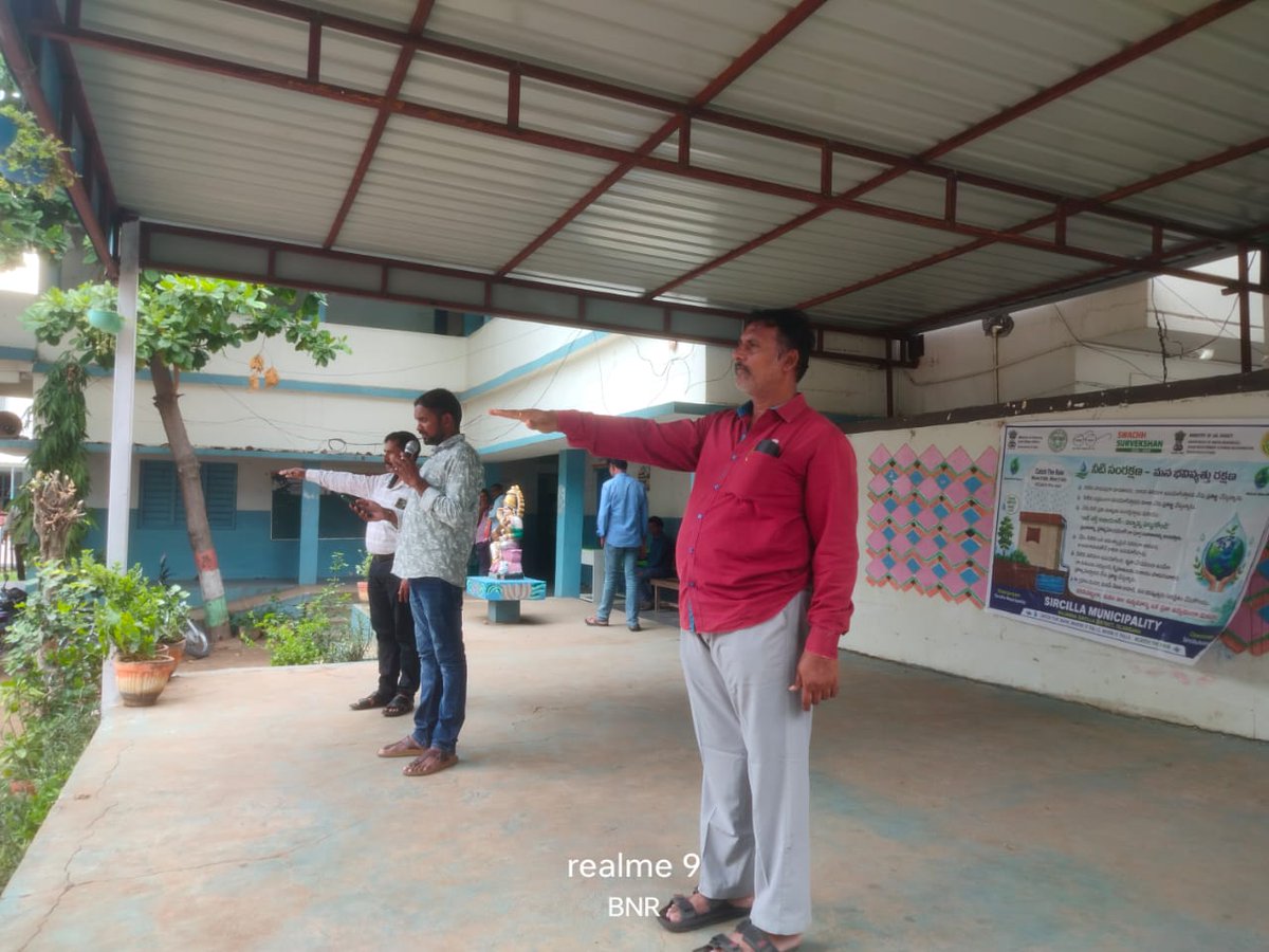 MC_Sircilla's tweet photo. Catch the rain awareness Activities-conducted a Awareness program on Rain water Harvesting Pits in Kusuma Ramaiah Govt School  #catchtherain #MoHUA #AMRUT2 #Savewater #GroundwaterRecharge
@tksreedevi
@MoHUA_India
@Collector_RSL
@cdmatelangana
@JalShaktiAbhyan https://t.co/dE5d2hgXJY