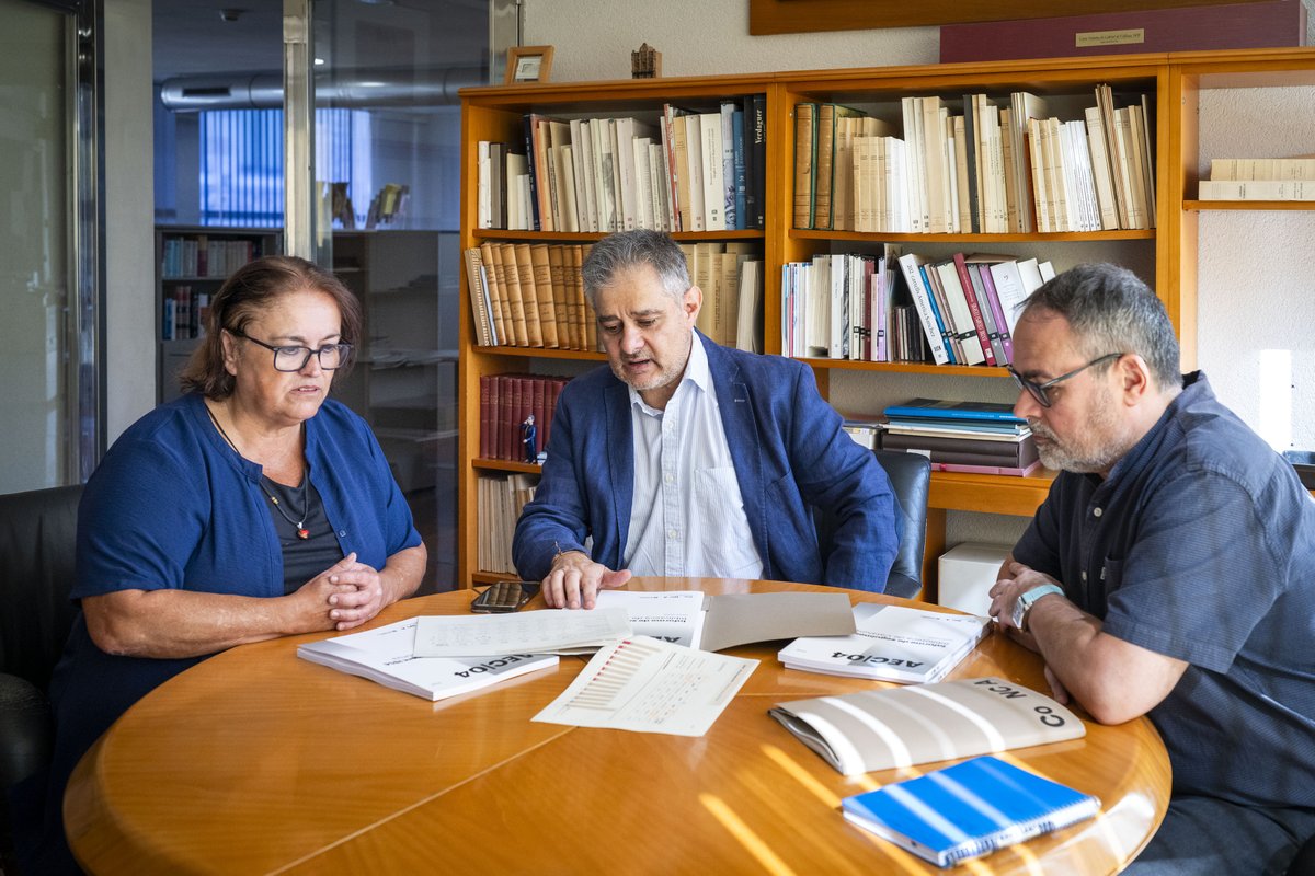 CoNCACultura's tweet photo. 📗 El CoNCA presenta el 2n informe de seguiment de la @BiblioCatalunya (2019-2024).

L’informe constata la consolidació del model digital i destaca la tasca de preservació patrimonial, alhora que identifica reptes en l’àmbit social i organitzatiu.

👉 https://t.co/RdDCb7S6yU https://t.co/Be9d2gvMl6