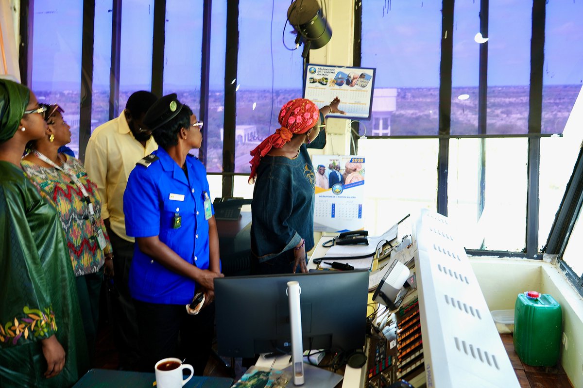 FlySkyMali's tweet photo. Sky Mali à Kayes : Visite de l'aéroport de Kayes Dag Dag

La délégation de Sky Mali a visité les installations de l'aéroport international de Kayes Dag Dag afin d'échanger avec les équipes opérationnelles et de mieux appréhender les réalités du terrain. #SkyMali #Mali #Kayes https://t.co/KGMmeALqqg