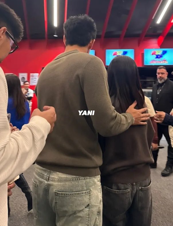 doughnbil's tweet photo. suddenly feels like tayo sa wakas mall show/blockscreening era all over again… cries in laughter 🤟🥹 https://t.co/phJ00Om45g