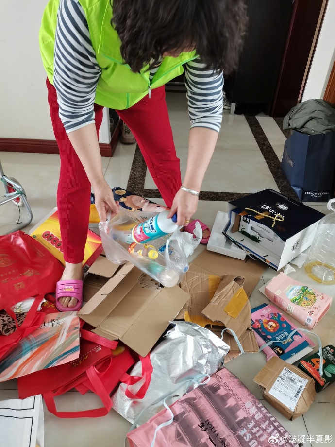 LeonelFullgnlm's tweet photo. Got a closet full of items you never use  A quick 30-minute old item sorting session today! Donate what you can, toss the broken bits, and free up space for things that actually make you happy. Small declutters = big mood boosts https://t.co/slX5I89jGA