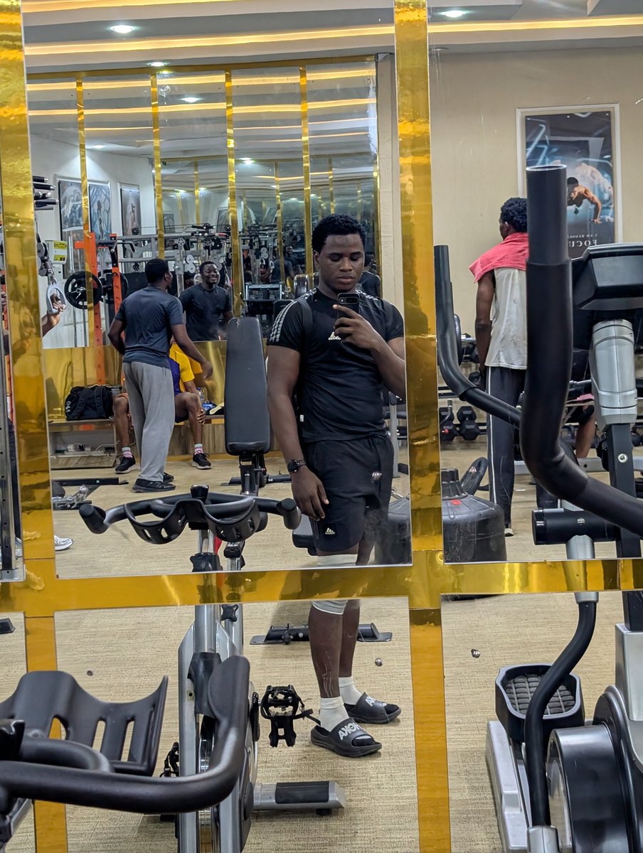 MuhammedAd74080's tweet photo. @instablog9ja Samsung and Google Pixel should be the only recognized android phone, the rest just dey make us look less ni fr 🙂‍↔️ https://t.co/9QJxqlYgzH