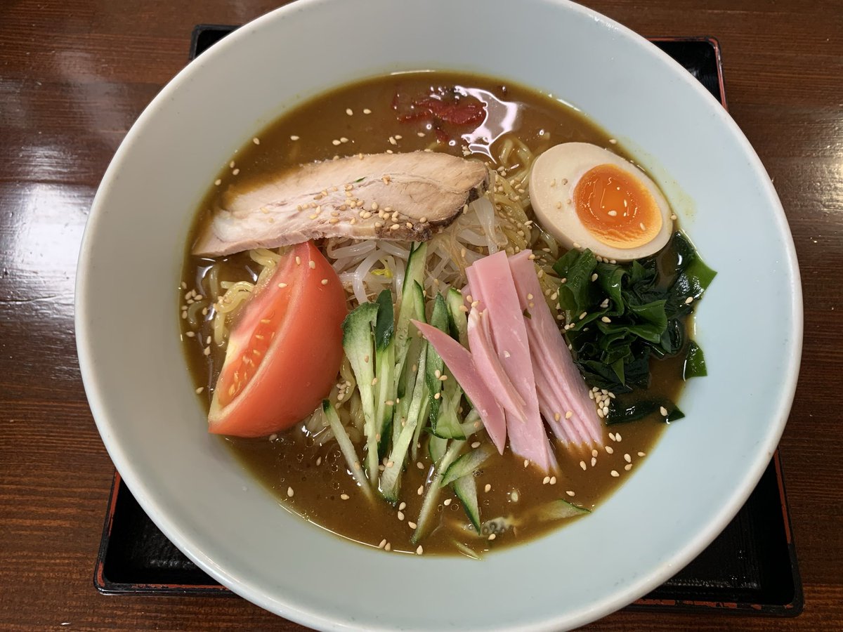 33_labo's tweet photo. 先日食べに行った、蘭たん亭さんの期間限定冷やしカレーラーメン🍜

冷やし中華風の酸味も少しあり、カレーも食べていくとちゃんと辛くて、でも爽やかで美味しかったです！！！

冷やしラーメンも気になるから、また行かなくちゃ！ https://t.co/nqntkStg87