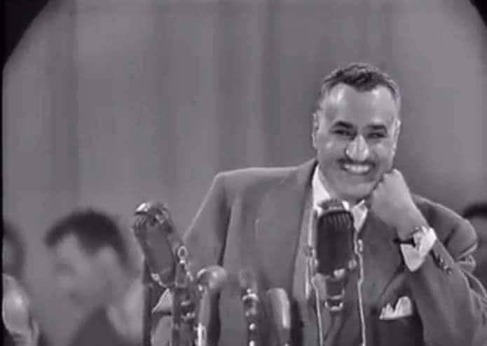 MayElJamal1's tweet photo. عبد الناصر و هو قاعد مستني الكارهين بهبدهم السنوي بمناسبة ثورة يوليو يلي لولاها كانوا لسه حفاة عبيد عند الانكليز ما بيعرفوا الالف من كوز الدرة
#ثورة_يوليو 
الله يرحمك يا حبيب الملايين https://t.co/p64DwJhg9U