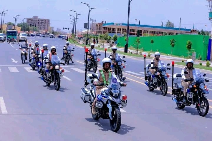AbdirahmanKalil's tweet photo. Xafiiska Horumarinta Magaalooyinka iyo Dhismaha DDS, ayaa Maanta Mootooyin Casri ah kuwareejiyay Booliska Ilaalada Wadooyinka Koridhorka Magaalada Jigjiga. https://t.co/OF2ztBlCjS