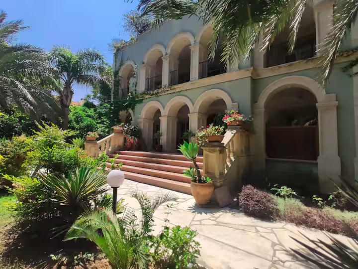 etginlik's tweet photo. Kıbrıs'ta geceliği 5 bin TL olan Airbnb evi: https://t.co/nQ4vN2udYd