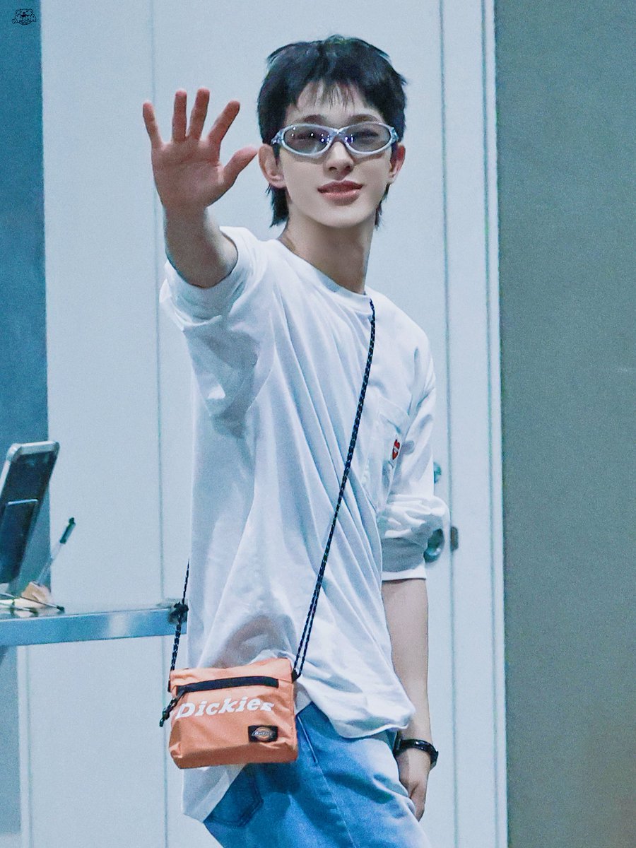 260723 SOUNDWAVE 退勤 腰大丈夫かな？🥺 #NEXZ #넥스지 #ネクスジ