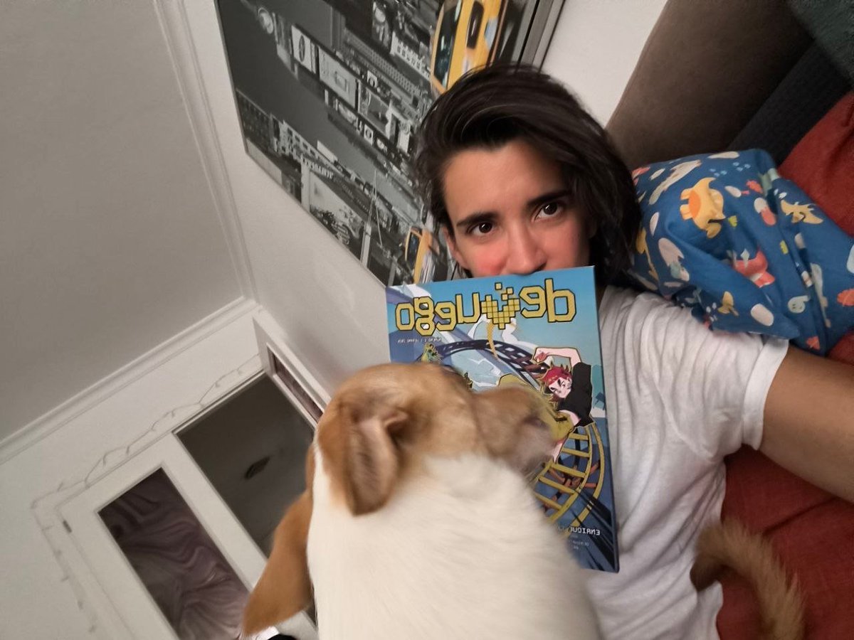ElenaImagineer's tweet photo. Ha llegado esto @DeVuego 😊

Aquí hay una bolilla de pelos que quiere que le lea la revista 🐶 https://t.co/apd6DqdfeB
