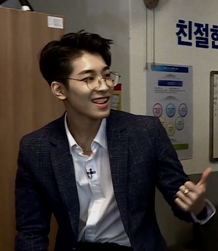uraftertaste's tweet photo. daddiest daddy to have ever daddies in the existence of daddy. undercut wonwoo 🥵 https://t.co/MNGL9kHUrq